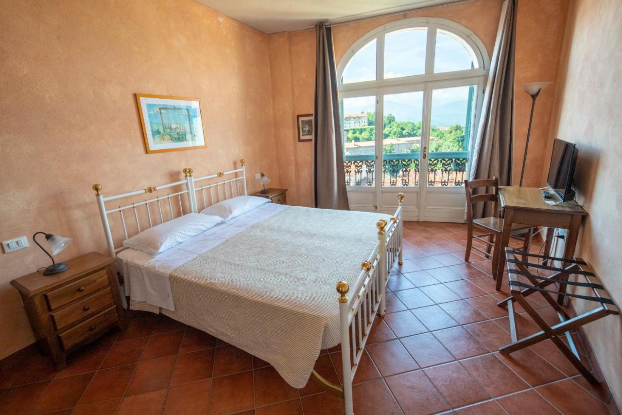 Albergo Dell'Academia Mondovi Bagian luar foto