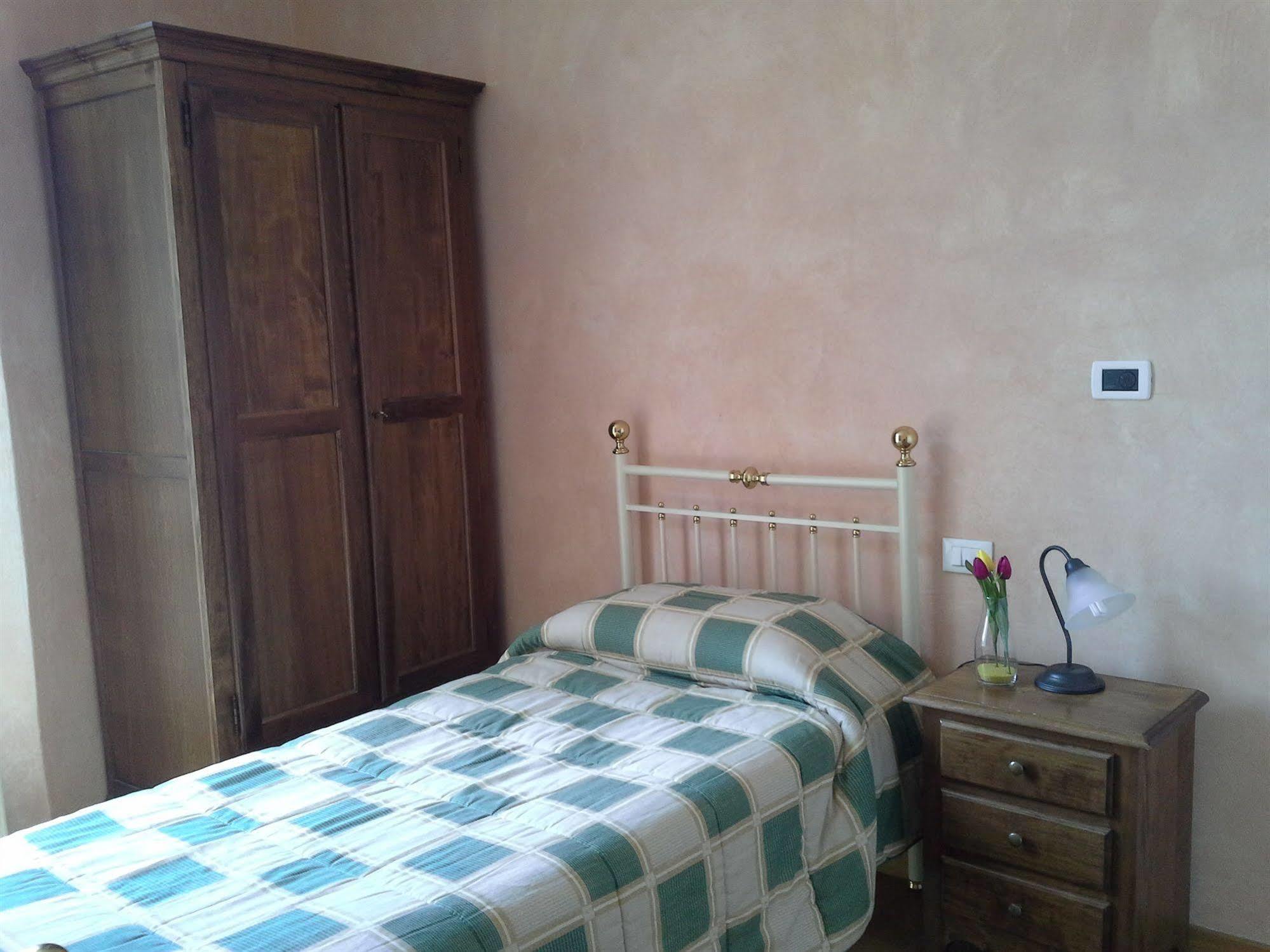 Albergo Dell'Academia Mondovi Bagian luar foto